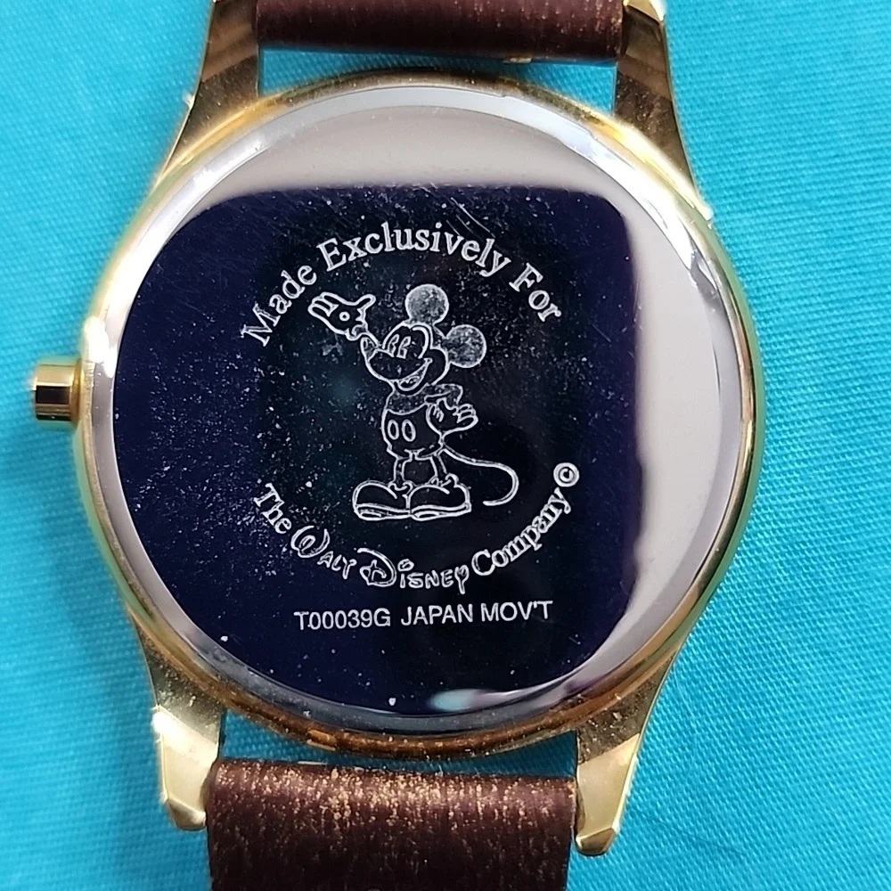 Vintage Rare Disney Gold Print Strap Goofy Watch